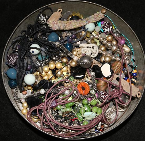 Costume jewellery & watches, various(-)